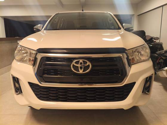 TOYOTA HILUX 2.8 SR 4X4 CD 16V DIESEL 4P AUTOMÁTICO